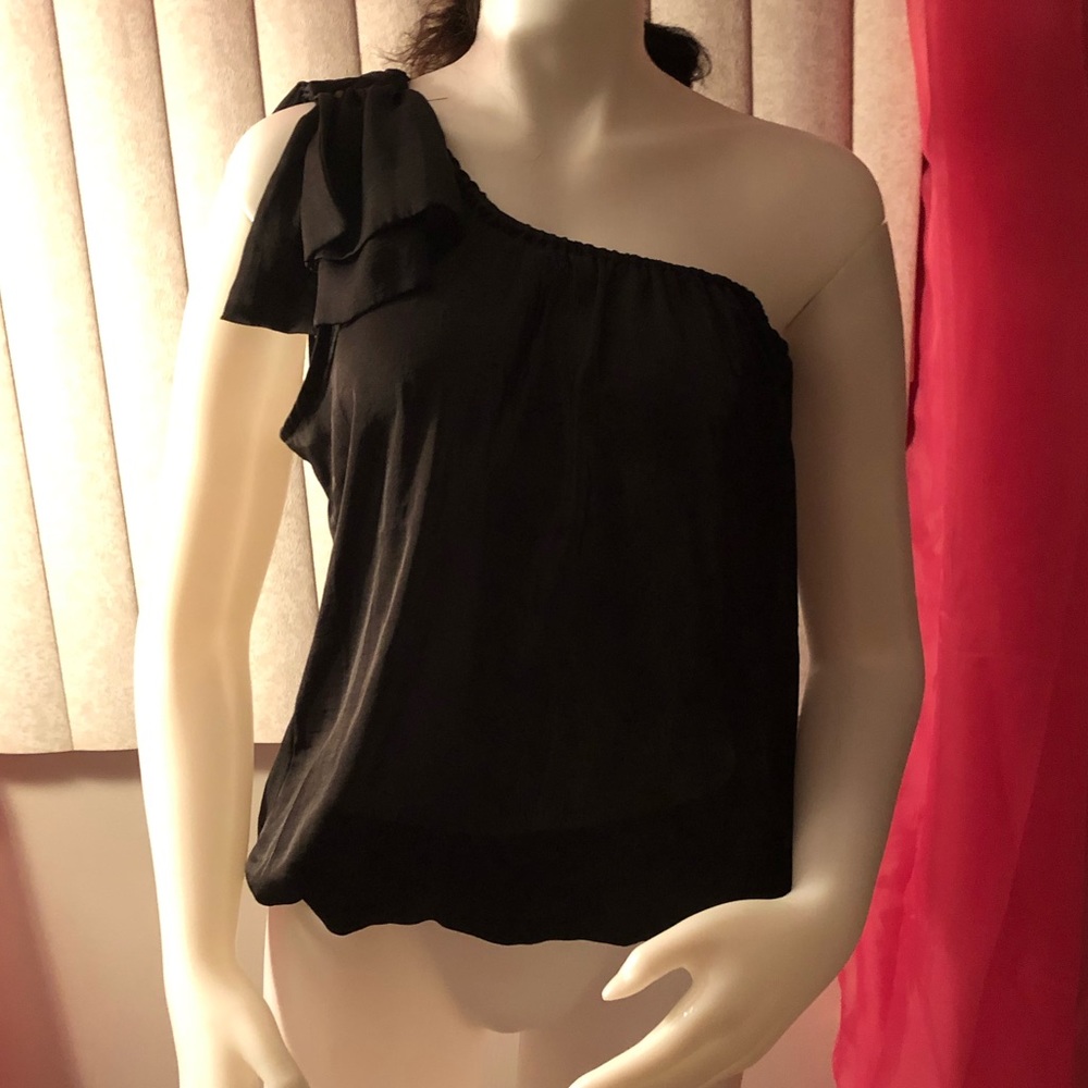 One shoulder blouse 🖤
